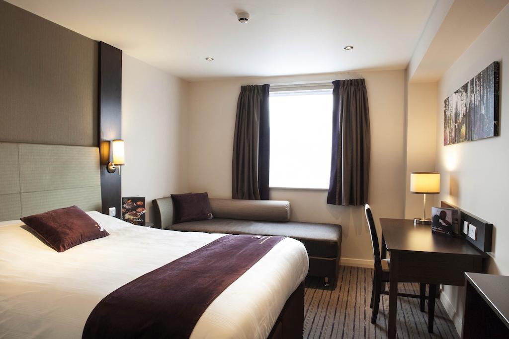 Premier Inn Stirling City Centre الغرفة الصورة